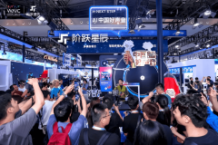 此次取AI机械人的合做更彰显了其怯于尝